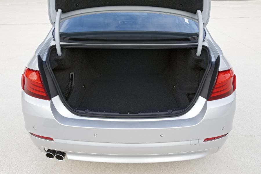  BMW 5-Series Long-Wheelbase 2010 года  (CN) (фото 42 из 77)